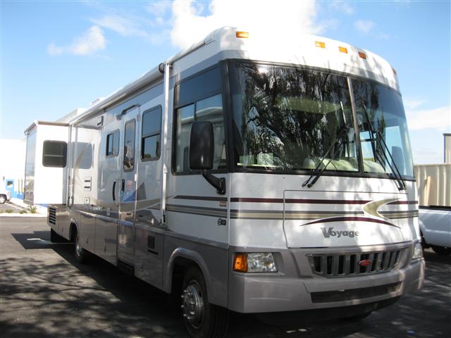 2006 Winnebago Voyage